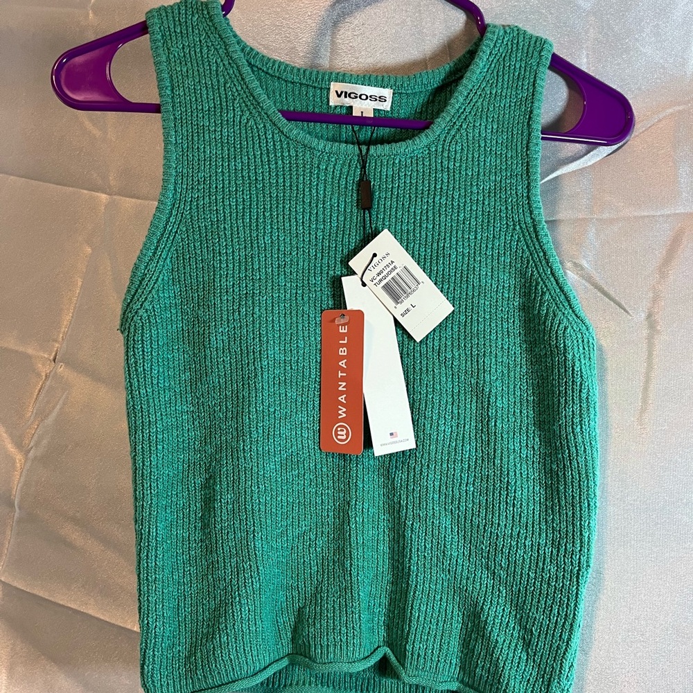 Perfect new with tags sweater tank top🎄
